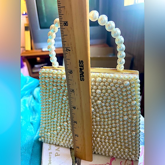 nights in White satin vtg pearl purse pristine Vanessa Freestanding snap closure - Picture 4 of 5